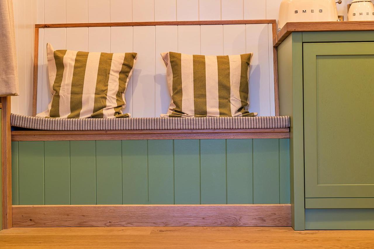 Finest Retreats - The Shepherd'S Hut At Northcombe Farm Beaworthy Esterno foto